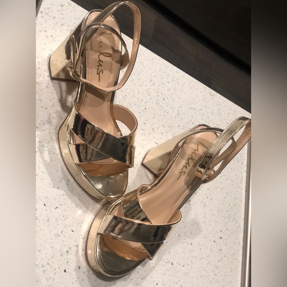 Lulus gold platforms - Picture 4 of 5